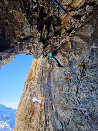 Grandes Murailles, François Cazzanelli, Giuseppe Vidoni - The first ascent of 'L’Esprit des Murailles' on Grandes Murailles (François Cazzanelli, Giuseppe Vidoni 01/01/2025)
