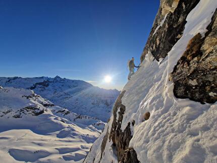 Grandes Murailles, François Cazzanelli, Giuseppe Vidoni - The first ascent of 'L’Esprit des Murailles' on Grandes Murailles (François Cazzanelli, Giuseppe Vidoni 01/01/2025)