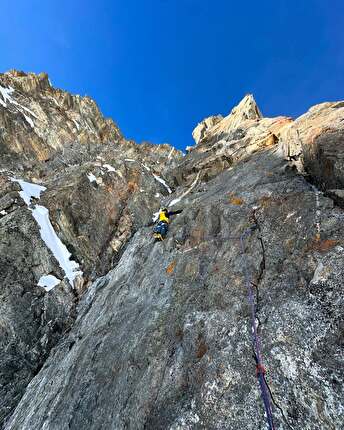Grandes Murailles, François Cazzanelli, Giuseppe Vidoni - The first ascent of 'L’Esprit des Murailles' on Grandes Murailles (François Cazzanelli, Giuseppe Vidoni 01/01/2025)