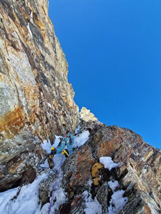 Grandes Murailles, François Cazzanelli, Giuseppe Vidoni - The first ascent of 'L’Esprit des Murailles' on Grandes Murailles (François Cazzanelli, Giuseppe Vidoni 01/01/2025)