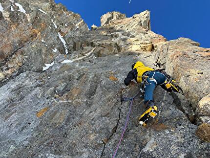 Grandes Murailles, François Cazzanelli, Giuseppe Vidoni - The first ascent of 'L’Esprit des Murailles' on Grandes Murailles (François Cazzanelli, Giuseppe Vidoni 01/01/2025)