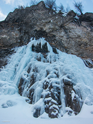 Gole di Gondo, Tommaso Lamantia, Luca Moroni - The first ascent of 'Artigli di Dade' at Gole di Gondo, Switzerland (Tommaso Lamantia, Luca Moroni 2025)
