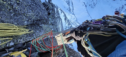 Rysy, Alti Tatra, Slovakia, Danny Menšík, Petr Vicha - Sul 12° tiro durante la prima libera di 'Bílý Rys', White Lynx, sulla parete NE di Rysy, Slovakia (Danny Menšík, Petr Vicha 28-30/12/2024)