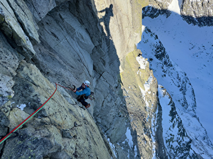 Rysy, Alti Tatra, Slovakia, Danny Menšík, Petr Vicha - In cima al tiro White Lynx durante la prima libera di 'Bílý Rys' sulla parete NE di Rysy, Slovakia (Danny Menšík, Petr Vicha 28-30/12/2024)