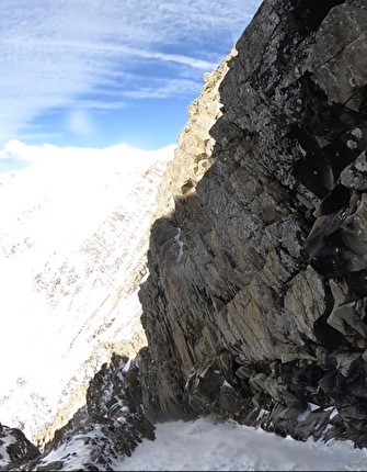 Paul Bonhomme, Tête d’Eslucis, Ecrins - Paul Bonhomme durante la prima discesa con gli sci di ‘De l’autre coté du ciel’ sulla nord di Tête d’Eslucis (2764m) nell'Écrins in Francia (16/01/2025)