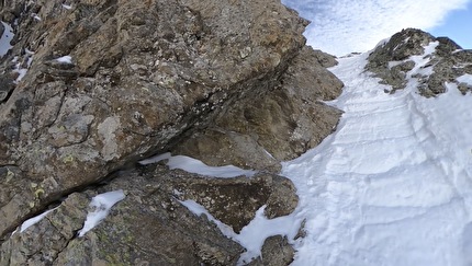Paul Bonhomme, Tête d’Eslucis, Ecrins - Paul Bonhomme durante la prima discesa con gli sci di ‘De l’autre coté du ciel’ sulla nord di Tête d’Eslucis (2764m) nell'Écrins in Francia (16/01/2025)