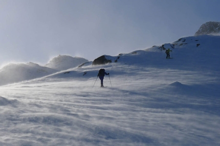 Parlare con le orecchie - Immagini dal video documentario di Alberto Sciamplicotti che ha per protagonisti la guida alpina altoatesina Robert Peroni, la Groenlandia e il popolo della Terra degli Uomini.