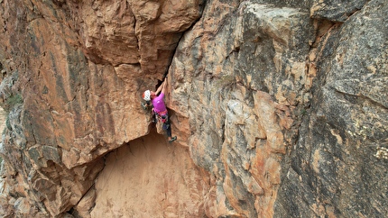 Arrampicata in Marocco, Fay Manners, Daniel Coquoz - Fay Manners in arrampicata in Marocco