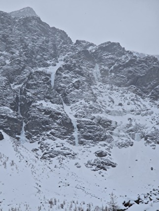 Laasertal, Vinschgau, Val Venosta, Simon Messner, Philipp Prünster - The first ascent of '4Matic' in Laasertal in Vinschgau / Val Venosta (Simon Messner, Philipp Prünster 19/01/2025)
