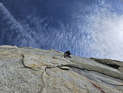 Aguja Mermoz, Patagonia, Tasio Martin, Ibon Mendia - The first ascent of 'Dardara' on the east face of Aguja Mermoz in Patagonia (Tasio Martin, Ibon Mendia 19/01/2025)
