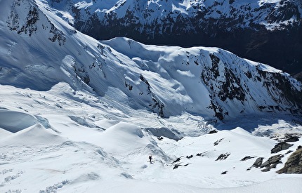 Mt Hamilton Nuova Zelanda, Clémence Cadario, Joe Collinson, George Millets, Jordan Raymon, Romain Sacchettini - La prima discesa della parete est di Mt Hamilton in Nuova Zelanda (Clémence Cadario, Joe Collinson, George Millets, Jordan Raymon, Romain Sacchettini 06/11/2024)