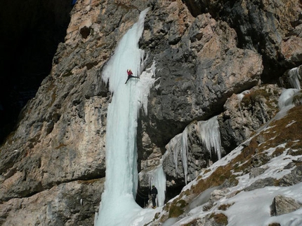 Vallunga - Beppe Ballico sul primo tiro della Cascata La Dotta Ignoranza