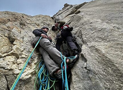 Cuerno Norte, Torri di Paine, Patagonia, Nicolas Navarrete, Sebastian Pelletti, Hernan Rodriguez - La prima salita di 'Kundalini' sulla parete est di Cuerno Norte, Torri di Paine, Patagonia (Nicolas Navarrete, Sebastian Pelletti, Hernan Rodriguez 02/2025) 