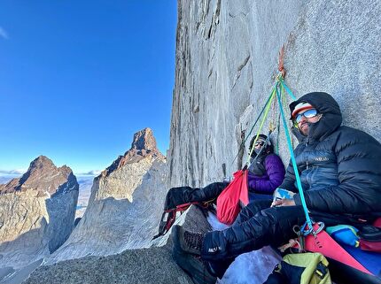 Cuerno Norte, Torri di Paine, Patagonia, Nicolas Navarrete, Sebastian Pelletti, Hernan Rodriguez - La prima salita di 'Kundalini' sulla parete est di Cuerno Norte, Torri di Paine, Patagonia (Nicolas Navarrete, Sebastian Pelletti, Hernan Rodriguez 02/2025) 