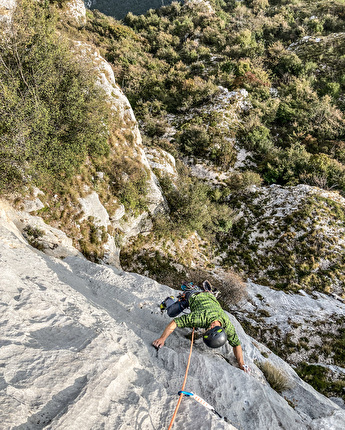 Torre Grigia del Monte Brento, Valle del Sarca, Cesare Lotti, Andrea Schiavo - L'apertura di 'Polvere di Stelle' alla Torre Grigia del Brento in Valle del Sarca (Cesare Lotti, Andrea Schiavo 10/2024)