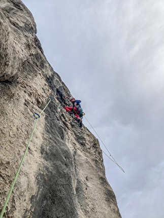 Torre Grigia del Monte Brento, Valle del Sarca, Cesare Lotti, Andrea Schiavo - L'apertura di 'Polvere di Stelle' alla Torre Grigia del Brento in Valle del Sarca (Cesare Lotti, Andrea Schiavo 10/2024)