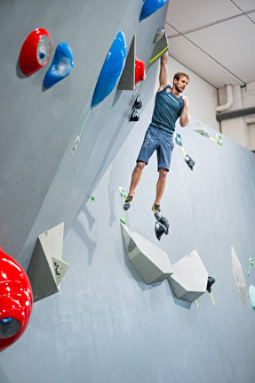 Coppa Italia Boulder 2025 - Michael Piccolruaz vince la seconda tappa della Coppa Italia Boulder 2025 a Mozzate (Como)