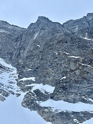 Sagwand, Valsertal, Austria, Simon Gietl, Martin Sieberer - The second winter ascent of 'Schiefer Riss' on Sagwand, Valsertal, Austria (Simon Gietl, Martin Sieberer 23-24/02/2025)