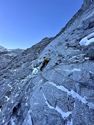 Sagwand, Valsertal, Austria, Simon Gietl, Martin Sieberer - The second winter ascent of 'Schiefer Riss' on Sagwand, Valsertal, Austria (Simon Gietl, Martin Sieberer 23-24/02/2025)
