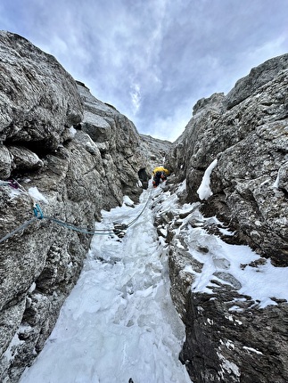 Sagwand, Valsertal, Austria, Simon Gietl, Martin Sieberer - The second winter ascent of 'Schiefer Riss' on Sagwand, Valsertal, Austria (Simon Gietl, Martin Sieberer 23-24/02/2025)