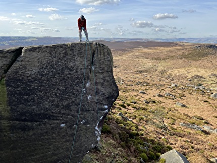 Jim Pope - Jim Pope si aggiudica la terza salita di 'Dynamics of Change' (E9 7a) a Burbage, Inghilterra