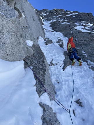 Cima Busazza, Presanella, Emanuele Andreozzi, Andrea Gremes - Emanuele Andreozzi in apertura del terzo tiro della 'Via Teti' sulla parete nord della Cima Busazza (Emanuele Andreozzi, Andrea Gremes 04/03/2025)