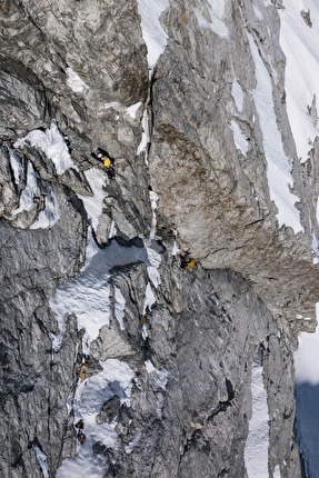 Bianco Invisibile, Aiguille Blanche de Peuterey, Mont Blanc, François Cazzanelli, Giuseppe Vidoni - Making the first ascent of 'Bianco Invisibile' on Brèche dell’Aiguille Blanche de Peuterey, Mont Blanc massif (François Cazzanelli, Giuseppe Vidoni 07/03/2025)