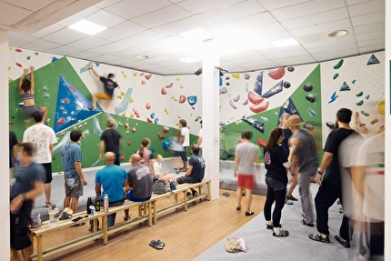 Intellighenzia Project Padova - The climbing wall Intellighenzia Project in Padova