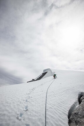 El Cohete, Rio Turbio IV, Patagonia, Argentina, Julia Cassou, Rocío Rodríguez Guiñazú, Fay Manners, Caroline North, Belén Prados - Fay Manners on the extension of 'Apollo 13' on El Cohete, Rio Turbio IV (Patagonia); a 700m scramble snow ridge