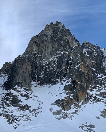 Dent du Requin, Mont Blanc, Tom Livingstone, Rob Smith - The first ascent of 'Shark Attack' on Dent du Requin in the Mont Blanc massif (Tom Livingstone, Rob Smith 4-6/03/2025)