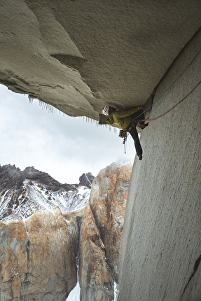 Reel Rock Riders on the Storm - Siebe Vanhee, Drew Smith, Nico Favresse e Sean Villanueva O’Driscoll su 'Riders on the Storm', Torres del Paine, Patagonia