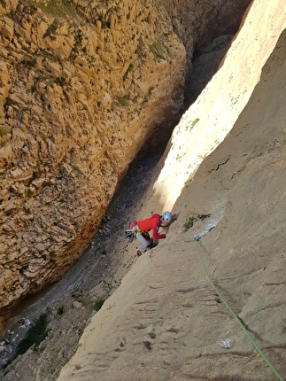 Morocco Taghia Gorge, Luca Caldini, Lorenzo Gadda - The first ascent of 'Testa o Croce' on Taoujdad in the Taghia Gorge, Morocco (Luca Caldini, Lorenzo Gadda 04/2024)