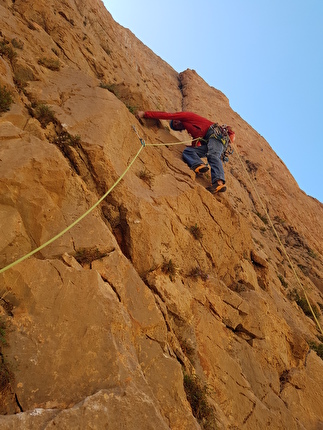 Morocco Taghia Gorge, Luca Caldini, Lorenzo Gadda - The first ascent of 'Testa o Croce' on Taoujdad in the Taghia Gorge, Morocco (Luca Caldini, Lorenzo Gadda 04/2024)