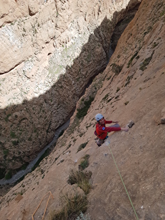 Morocco Taghia Gorge, Luca Caldini, Lorenzo Gadda - The first ascent of 'Testa o Croce' on Taoujdad in the Taghia Gorge, Morocco (Luca Caldini, Lorenzo Gadda 04/2024)