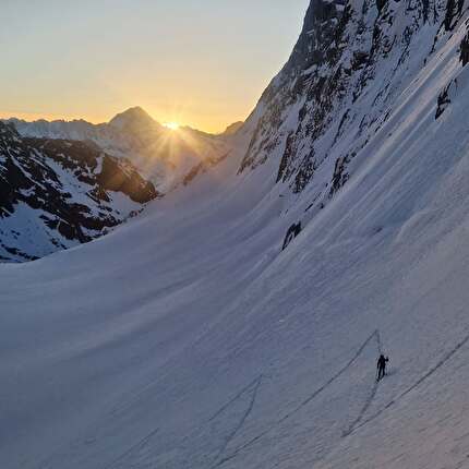 Mont Greuvettaz, Mont Blanc, François Cazzanelli, Giuseppe Vidoni - The first ascent of 'Combo' on Mont Greuvetta, Mont Blanc (François Cazzanelli, Giuseppe Vidoni 10/04/2025)
