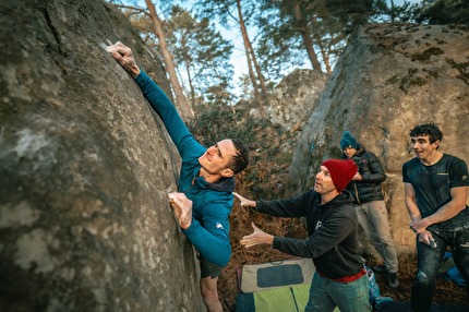 Adam Ondra Fontainebleau - Adam Ondra bouldering in Fontainebleau, February 2025