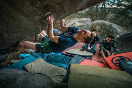 Adam Ondra Fontainebleau - Adam Ondra bouldering in Fontainebleau, February 2025