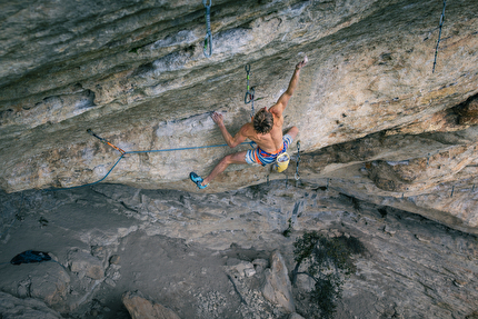 Alex Megos makes first ascent of 'Le Grand Saccage' (9a+/b) at Buoux