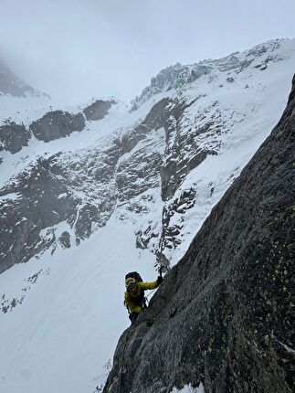 Rive gauche d’Argentière, Mont Blanc, Massimo Faletti, Enrico Lovato - Davide Cattani at the top of pitch 4 of 'Volevo essere un duro', Rive gauche d’Argentière, Mont Blanc