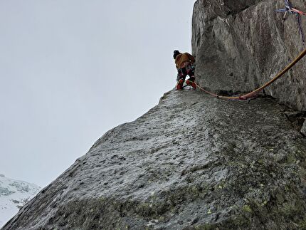 Rive gauche d’Argentière, Mont Blanc, Massimo Faletti, Enrico Lovato - Enrico Lovato establishing pitch 5 of 'Volevo essere un duro', Rive gauche d’Argentière, Mont Blanc