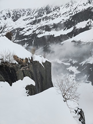 Rive gauche d’Argentière, Mont Blanc, Massimo Faletti, Enrico Lovato - 'Volevo essere un duro', Rive gauche d’Argentière, Mont Blanc. Immediately above this photo is the boulder and the abseil