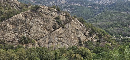 Rombi di Donnas, Valle d’Aosta, Mario Ogliengo - Il settore destro della falesia Rombi di Donnas in Valle d’Aosta