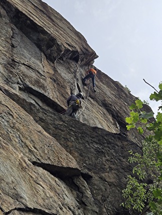 Rombi di Donnas, Valle d’Aosta, Mario Ogliengo - G. Ducly e R. Perrone all’opera su 'QJT' (7a+) ai Rombi di Donnas in Valle d’Aosta