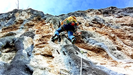 Valle del Sarca, Coste dell'Anglone, Cà del Liscio, Jacopo Biserni, Mattia Martinelli - L'apertura di 'C’era una volta in Romagna' sulla parete Cà del Liscio, Coste dell'Anglone, Valle del Sarca (Jacopo Biserni, Mattia Martinelli 2024/2025)