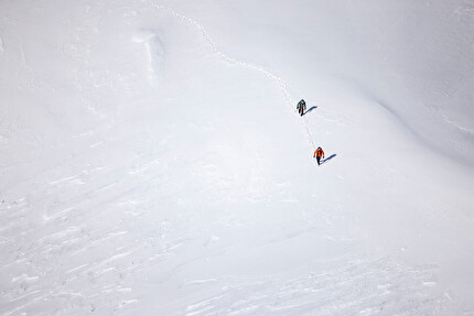 Eiger, Mönch, Jungfrau, Philipp Brugger, Nicolas Hojac - Philipp Brugger & Nicolas Hojac climbing the the Hochfirn towards Jungfrau on 05/04/2025