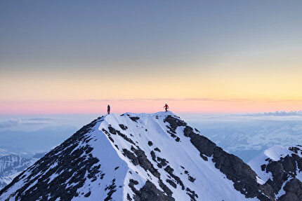 Eiger, Mönch, Jungfrau, Philipp Brugger, Nicolas Hojac - Philipp Brugger & Nicolas Hojac reach the summit of the Eiger as the sun begins to rise on 05/04/2025