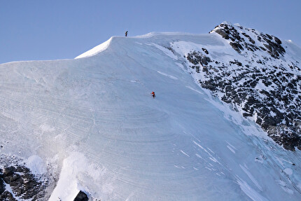 Eiger, Mönch, Jungfrau, Philipp Brugger, Nicolas Hojac - Nicolas Hojac and Philipp Brugger climb towards the summit ridge of the Eiger on 05/04/2025