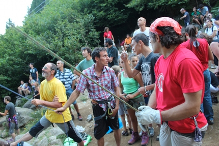 Festa delle Guide Valmasino - Il 15/08/2012 si è tenuta attorno al Sasso di Remenno la Festa delle Guide Valmasino.