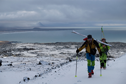 Islanda in sci - Islanda: cielo coperto, nuvole basse, eppure rispetto ai giorni precedenti praticamente bel tempo: si prova così a salire lo Snæfellsjökull
