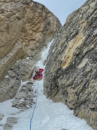Mount Providence, Alaska, Andres Marin, Tad McCrea, Anna Pfaff - The first ascent of 'Journey Through the Castle of Providence' on Mount Providence in Alaska (Andres Marin, Tad McCrea, Anna Pfaff 25-27/04/2025)